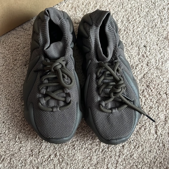 450 Yezzy - Picture 5 of 6